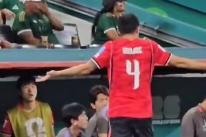 金玟哉:下场后朝教练摊手是不满防守 我可能破坏了团队氛围已道歉-e6