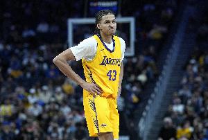 自研3D！湖记：卡梅隆·卡尔有瓦塞尔或者缩小版墨菲的感觉
