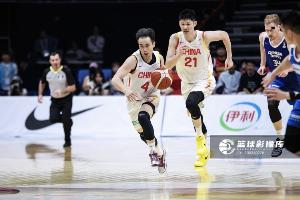 媒体人：集训期间赵继伟两次崴脚 大秋三宁李弘权高诗岩也都带伤-m4
