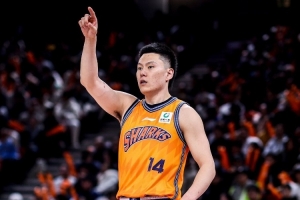 媒体人：上海和李弘权达成两年C类合同续约 球员在薪资上做了让步-ta