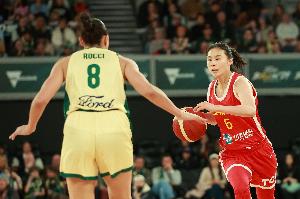 火爆马刺对尼克斯3进球集锦_火爆马刺对尼克斯3进球集锦在线观看_免费看直播