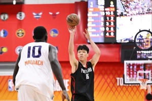 拓媒：想看看杨瀚森面对NBA内线如何得分 夏联打马卢阿奇表现较差